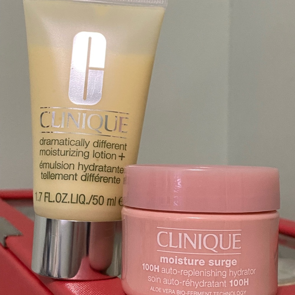 Clinique bundle Moisture Surge Hydrator 30mL and Dramatically Different 50mL
